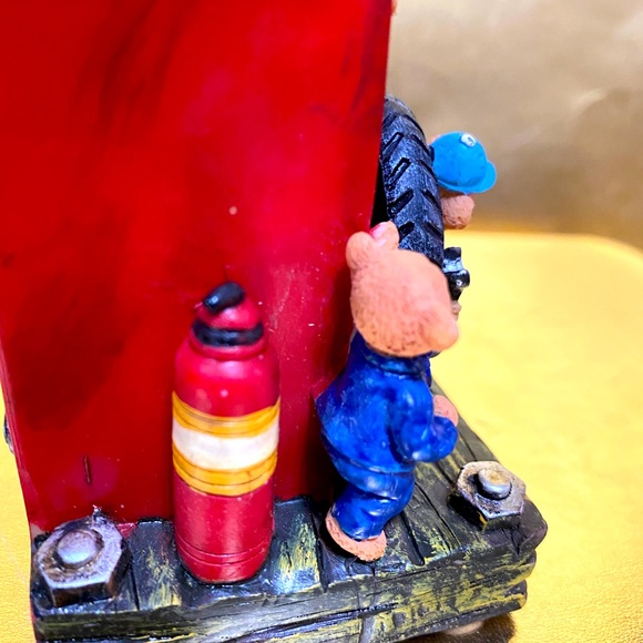 GAS PUMP & BEARS MUSICAL WIND UP DUAL MOVING BEARS REVOLVING TIRE COLLECTIBLE - Picture 11 of 16